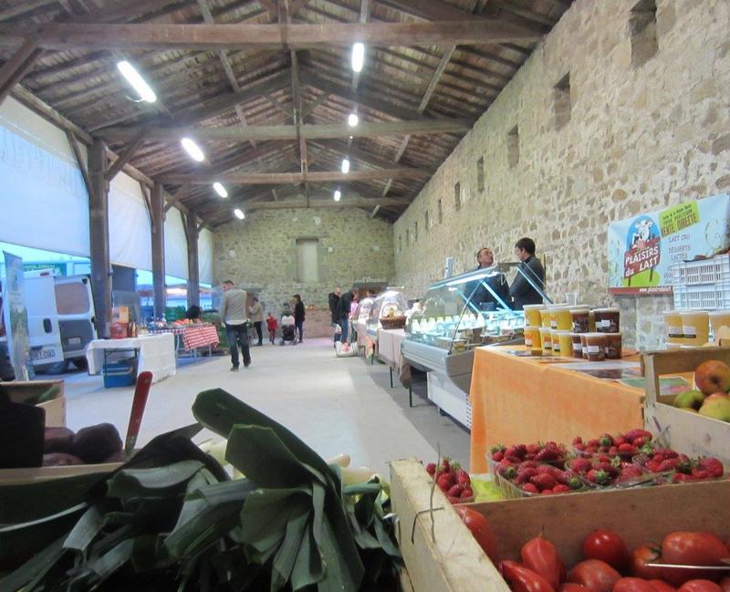 Marché de Nueil-Les-Aubiers - Place Pierre Garnier