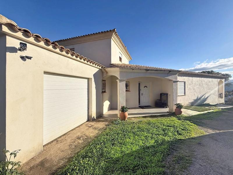 Villa - 196 m² - 4 pièces