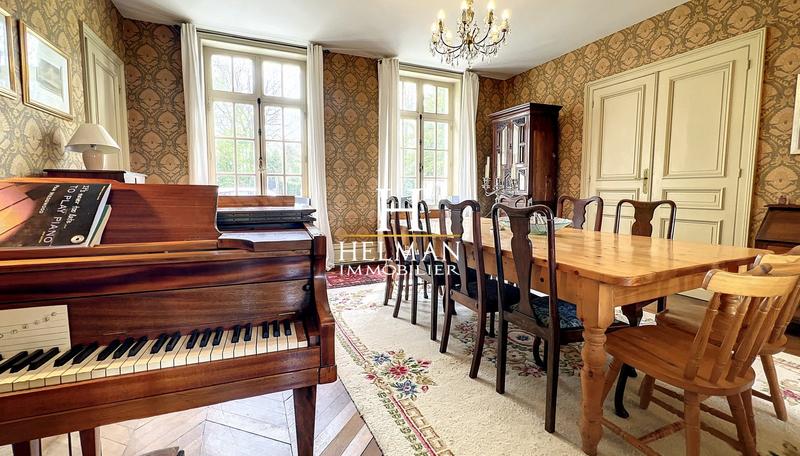 Maison - 319 m² - 9 pièces