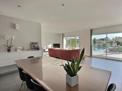 Maison - 177 m² - 5 pièces