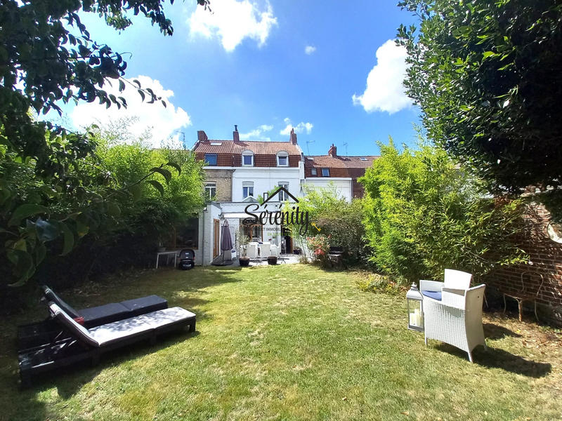 Maison - 200 m² - 9 pièces