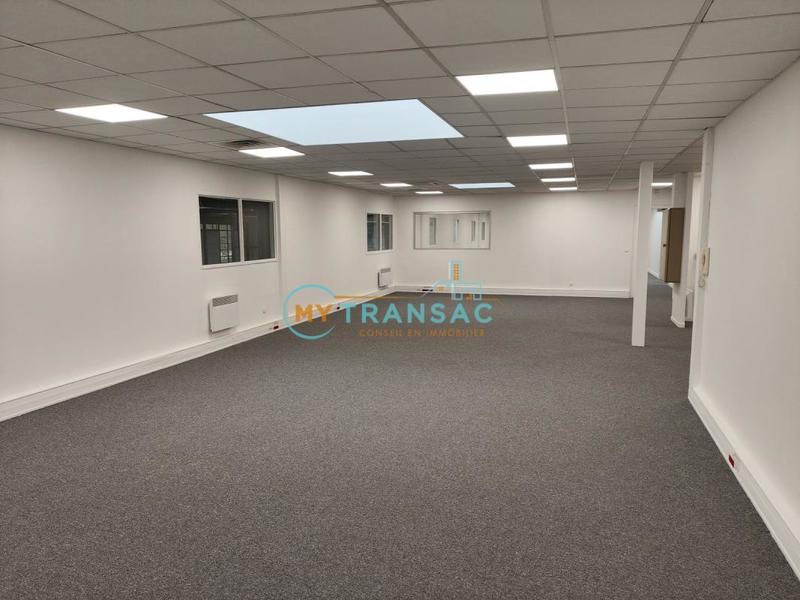 Entrepôt - 2 899 m²