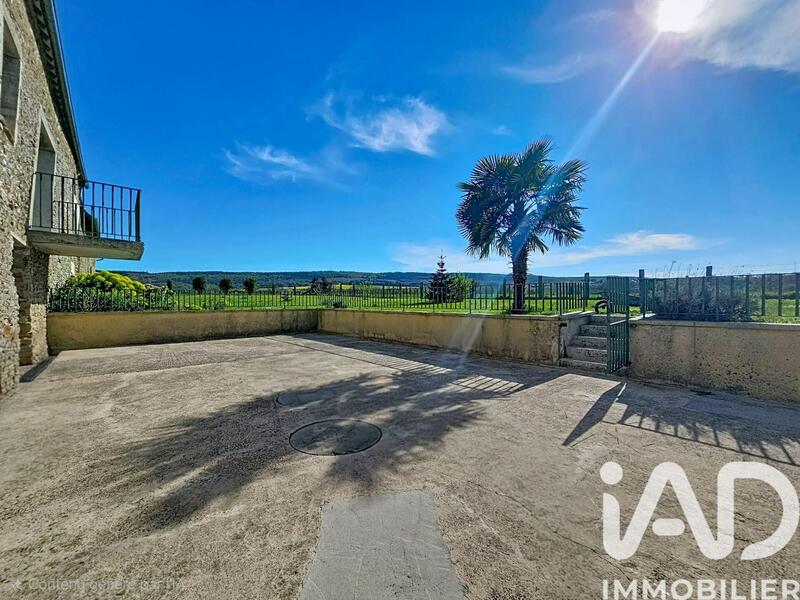 Maison - 243 m² - 8 pièces