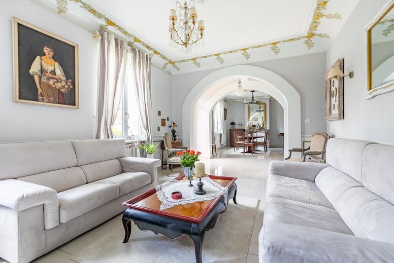 Maison - 300 m² - 7 pièces