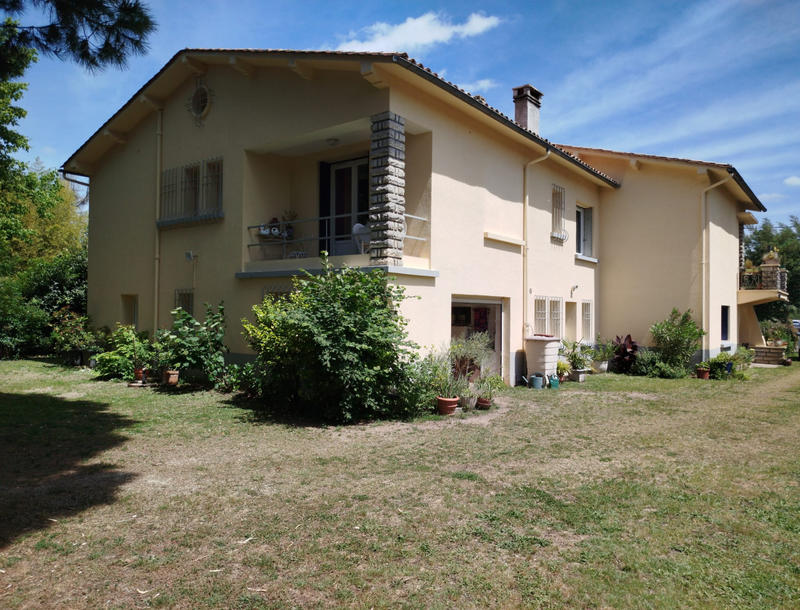 Maison - 245 m² - 11 pièces