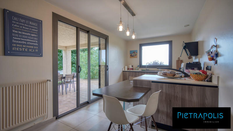 Villa - 256 m² - 6 pièces
