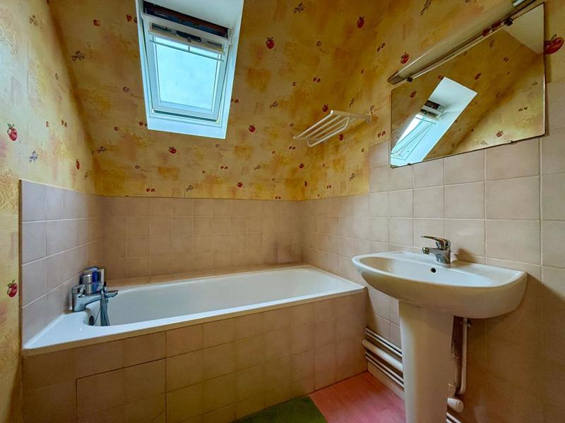 Maison - 90 m² - 5 pièces