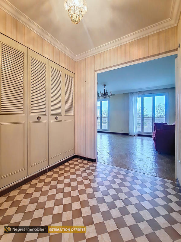 Appartement - 82 m² - 5 pièces