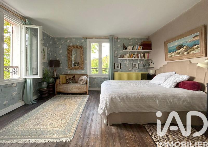 Maison - 230 m² - 8 pièces