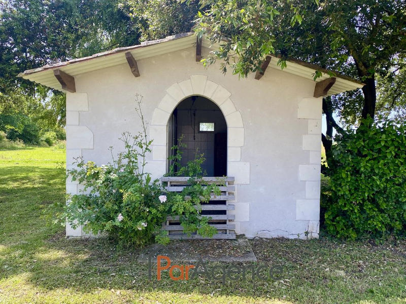 Propriété - 654 m² - 14 pièces