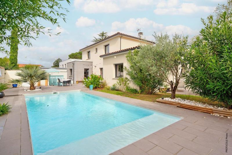 Maison - 216 m² - 6 pièces