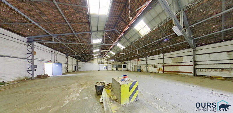 Entrepôt - 1 300 m²