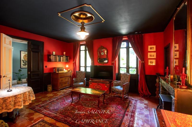 Demeure - 393 m² - 14 pièces