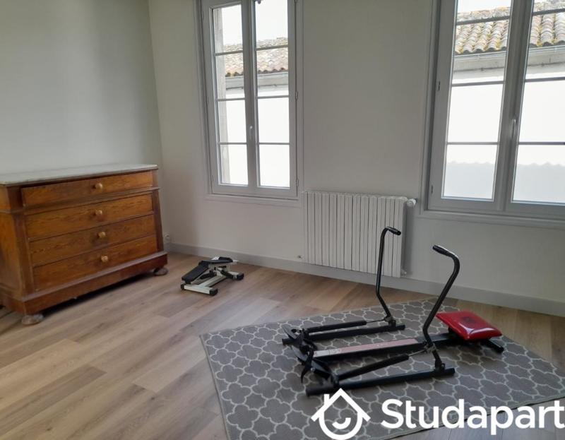 Chambre - 11 m² - 1 pièce