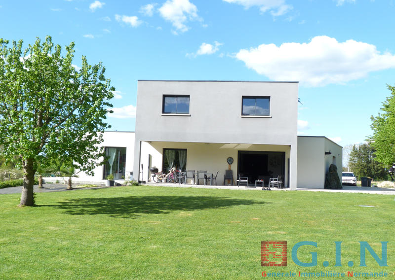 Maison - 200 m² - 8 pièces