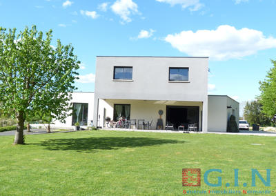 Maison - 200 m² - 8 pièces