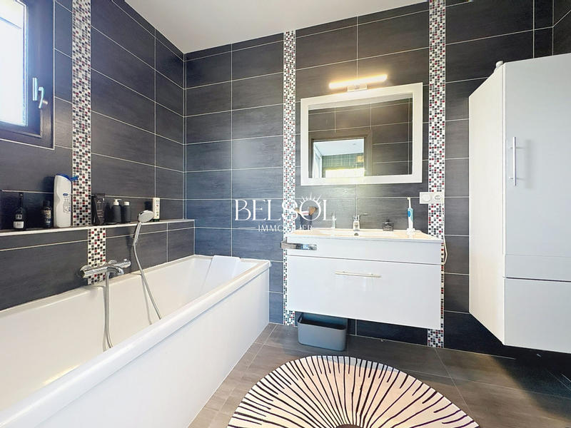 Villa - 211 m² - 4 pièces