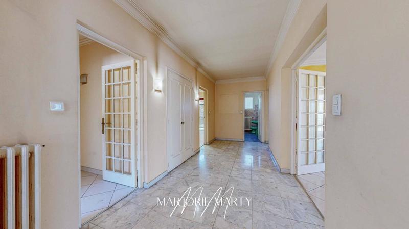 Propriété - 248 m² - 11 pièces