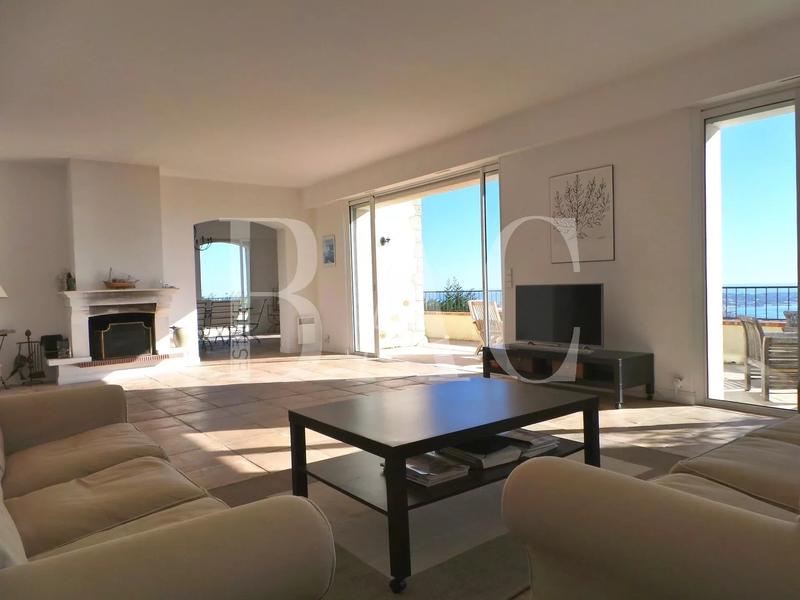Villa - 330 m² - 8 pièces