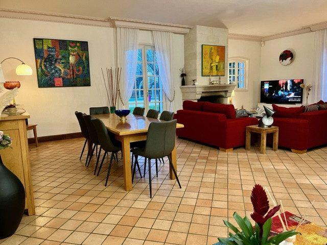 Maison traditionnelle - 270 m² - 6 pièces