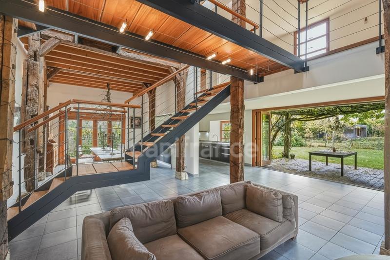 Maison - 328 m² - 8 pièces