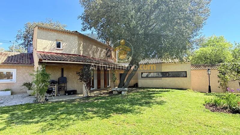 Maison - 185 m² - 7 pièces