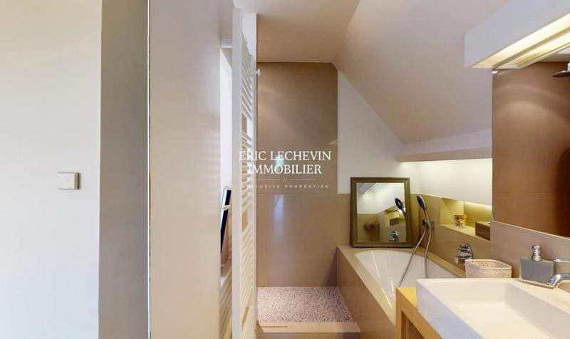 Propriété - 270 m² - 8 pièces