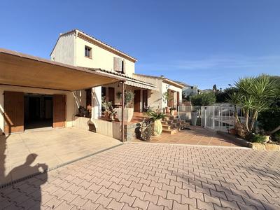 Maison traditionnelle - 111 m² - 4 pièces