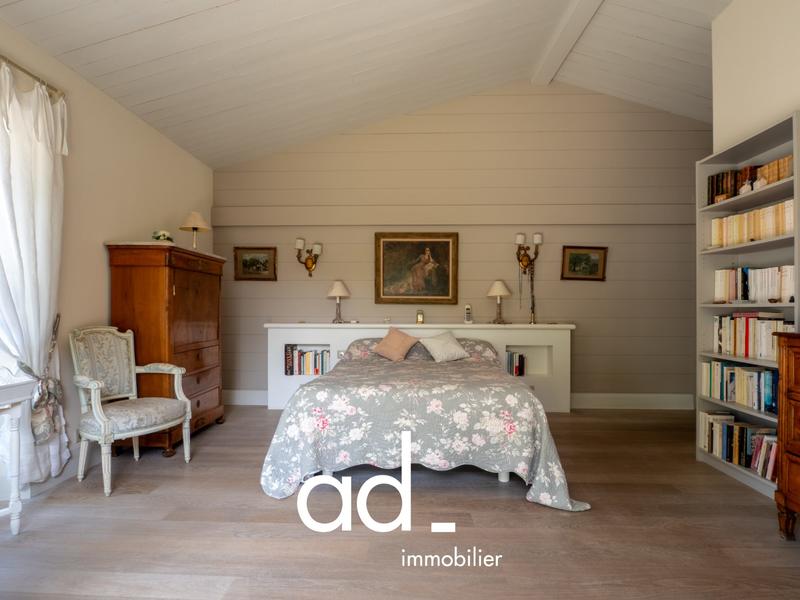 Maison traditionnelle - 320 m² - 12 pièces