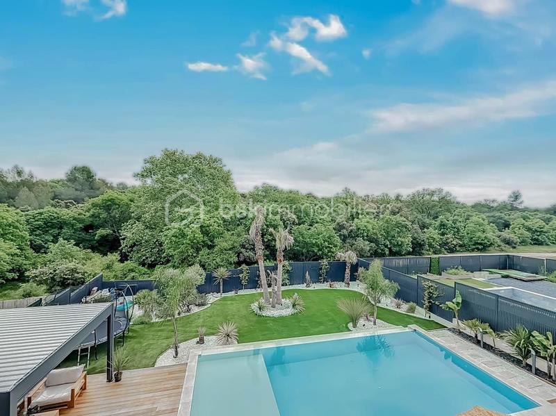 Maison - 213 m² - 6 pièces