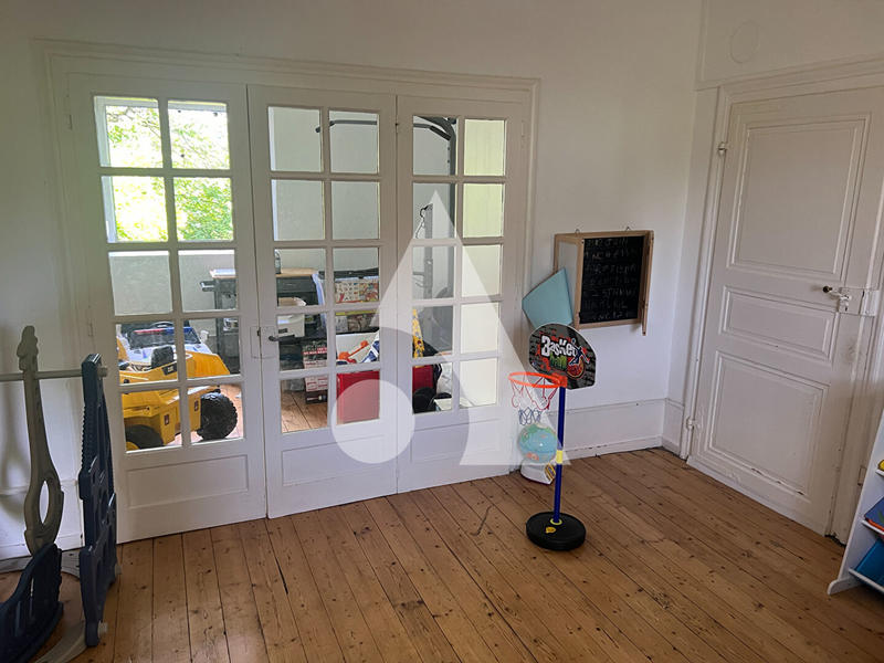 Maison - 188 m² - 8 pièces