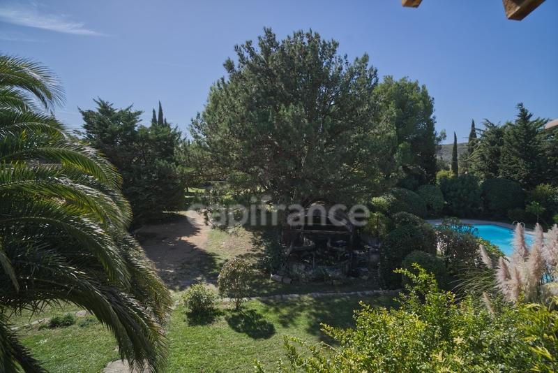 Propriété - 294 m² - 9 pièces