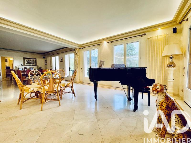 Maison - 410 m² - 12 pièces