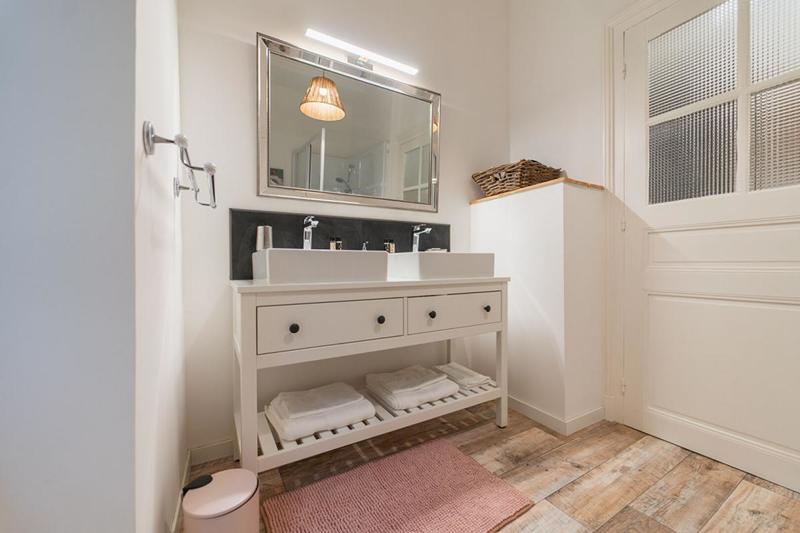 Propriété - 235 m² - 8 pièces