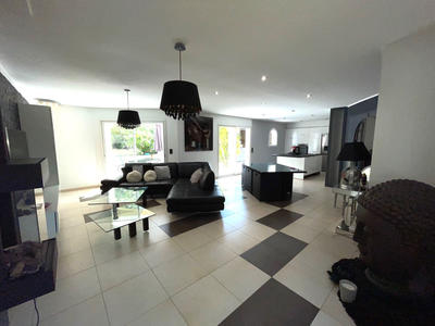 Villa - 170 m² - 6 pièces