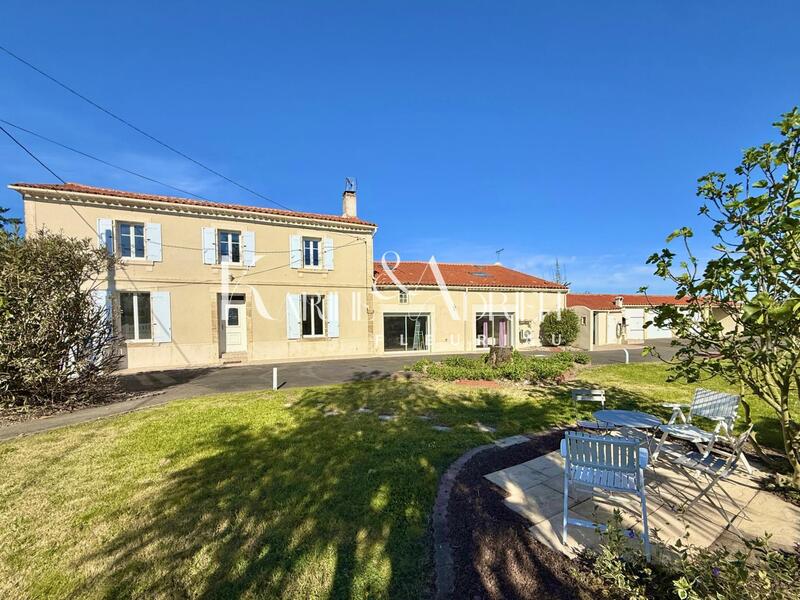 Maison - 210 m² - 7 pièces