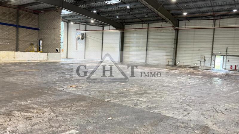 Entrepôt - 7 663 m²