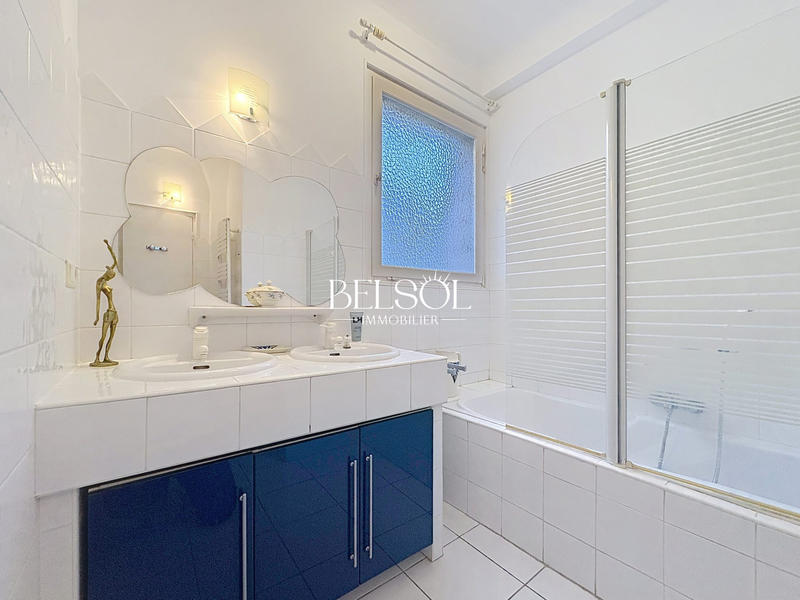 Villa - 220 m² - 5 pièces