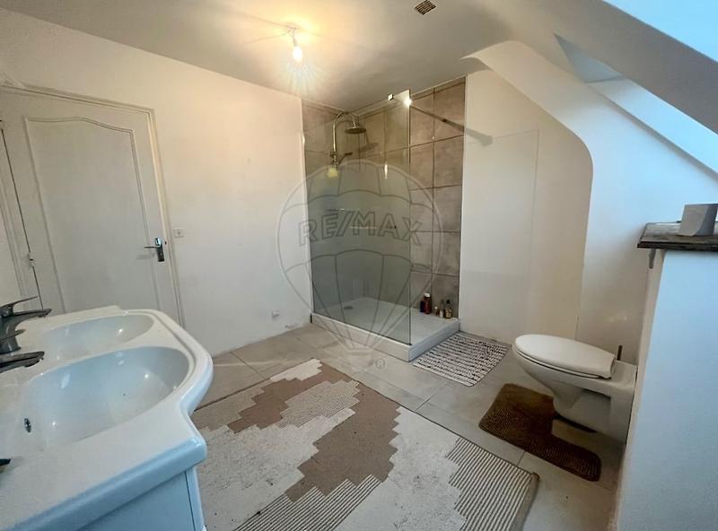 Maison - 208 m² - 6 pièces