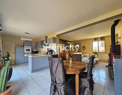 Maison - 162 m² - 8 pièces