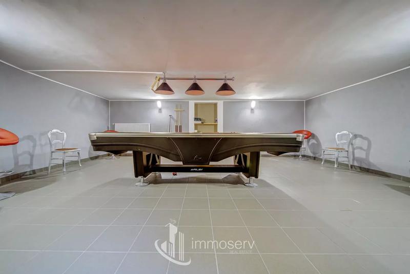 Maison - 240 m² - 7 pièces