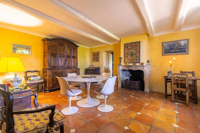 Maison - 486 m² - 8 pièces