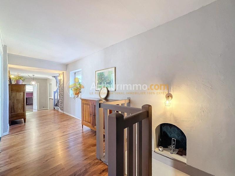 Maison - 285 m² - 8 pièces