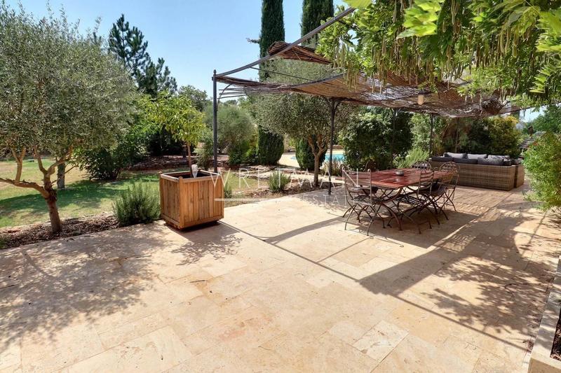 Villa - 232 m² - 9 pièces