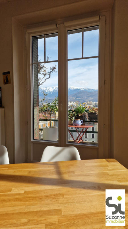 Appartement - 99 m² - 4 pièces