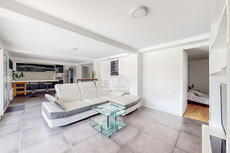 Maison - 222 m² - 10 pièces