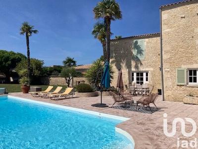 Maison - 275 m² - 9 pièces