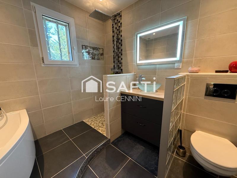 Maison - 220 m² - 7 pièces