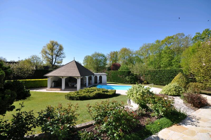 Maison - 236 m² - 10 pièces