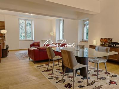 Propriété - 286 m² - 9 pièces